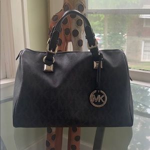 Black Michael Kors hand bag